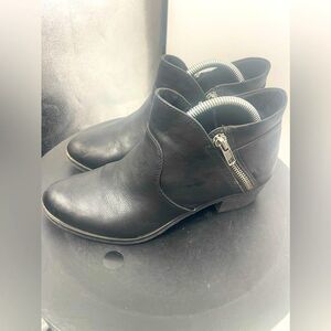 American Rag black bootie size 6‎